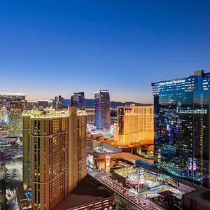 Mgm Signature-36-705 F1 Track & Strip View Balcony Holiday home Las Vegas